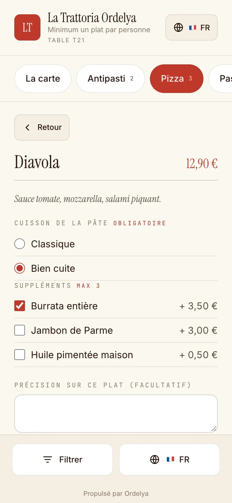 Sélecteur d'options sur smartphone pour la Diavola : cuisson de la pâte obligatoire, « Bien cuite » cochée, supplément burrata sélectionné avec son prix affiché.